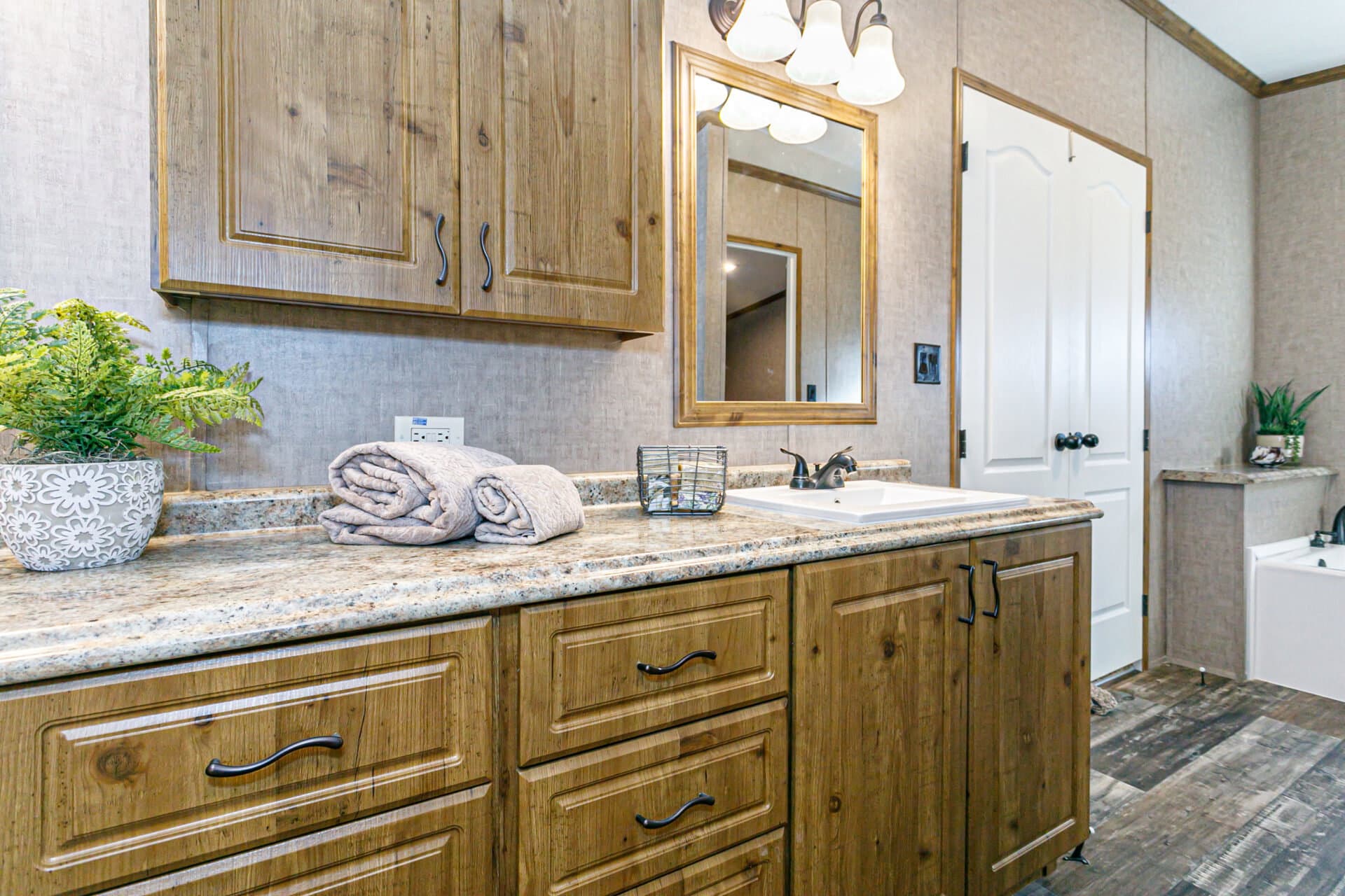 Classic c-3264-32c bathroom home features