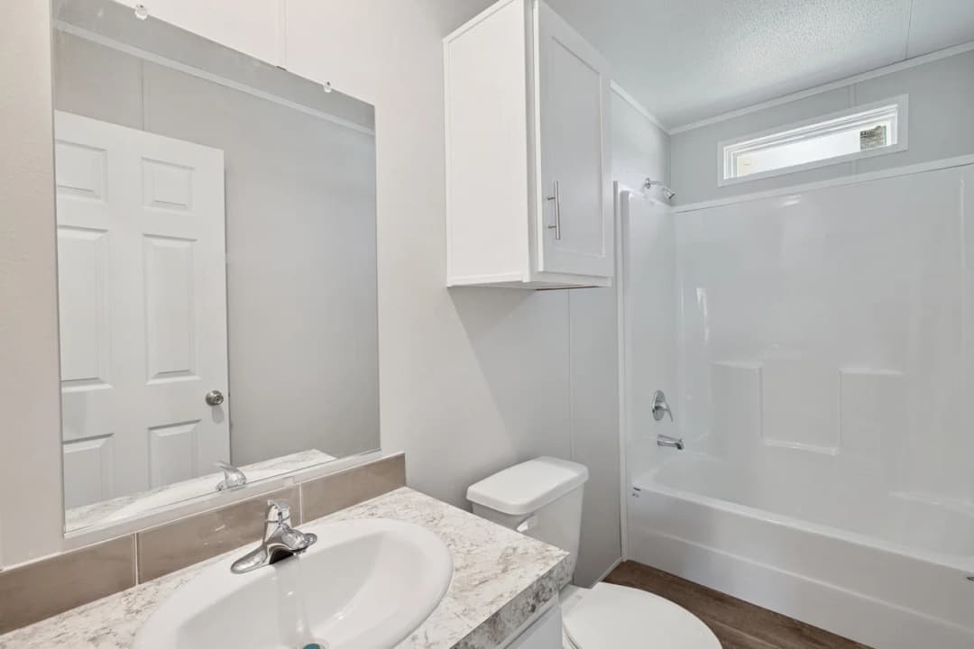 Valuhomes 28563p bathroom home features