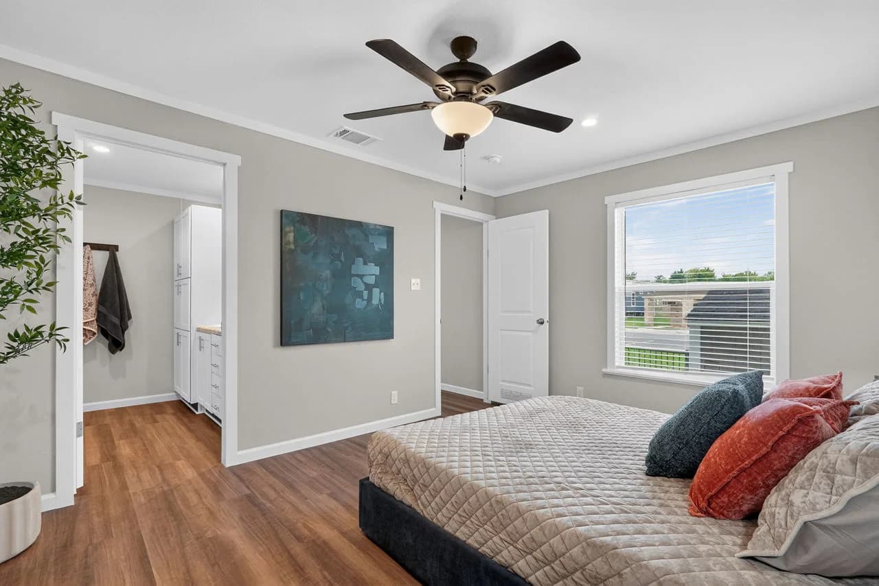 Nm1866a bedroom home features