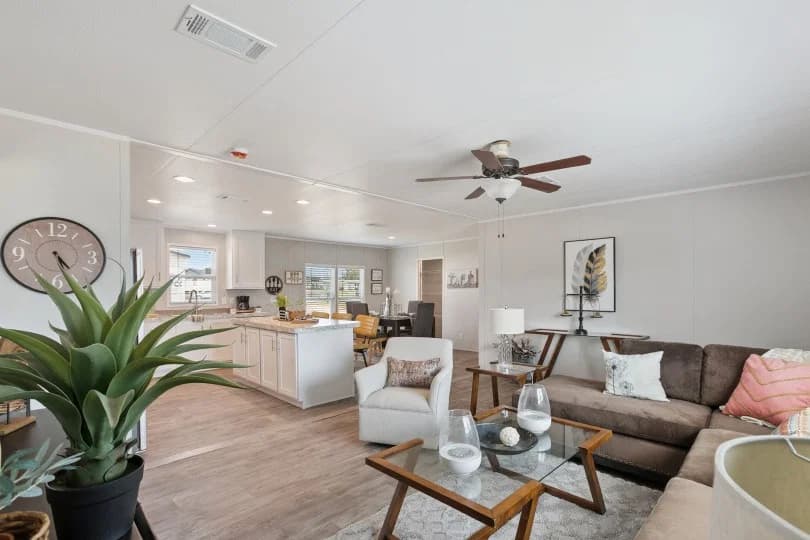 Valuhomes 28563p living room home features