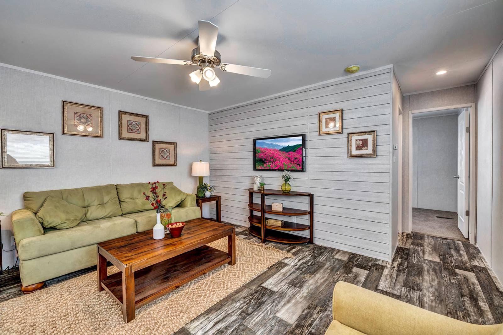 Redman 1656a interior home features