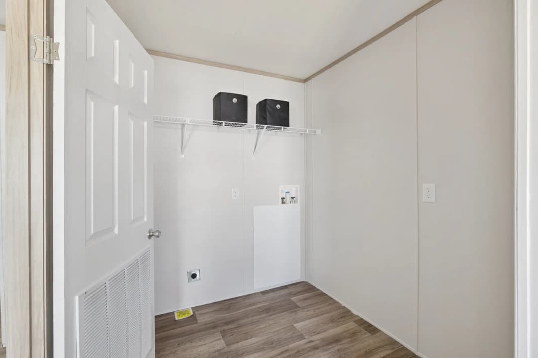 Pinnacle 28603p interior home features