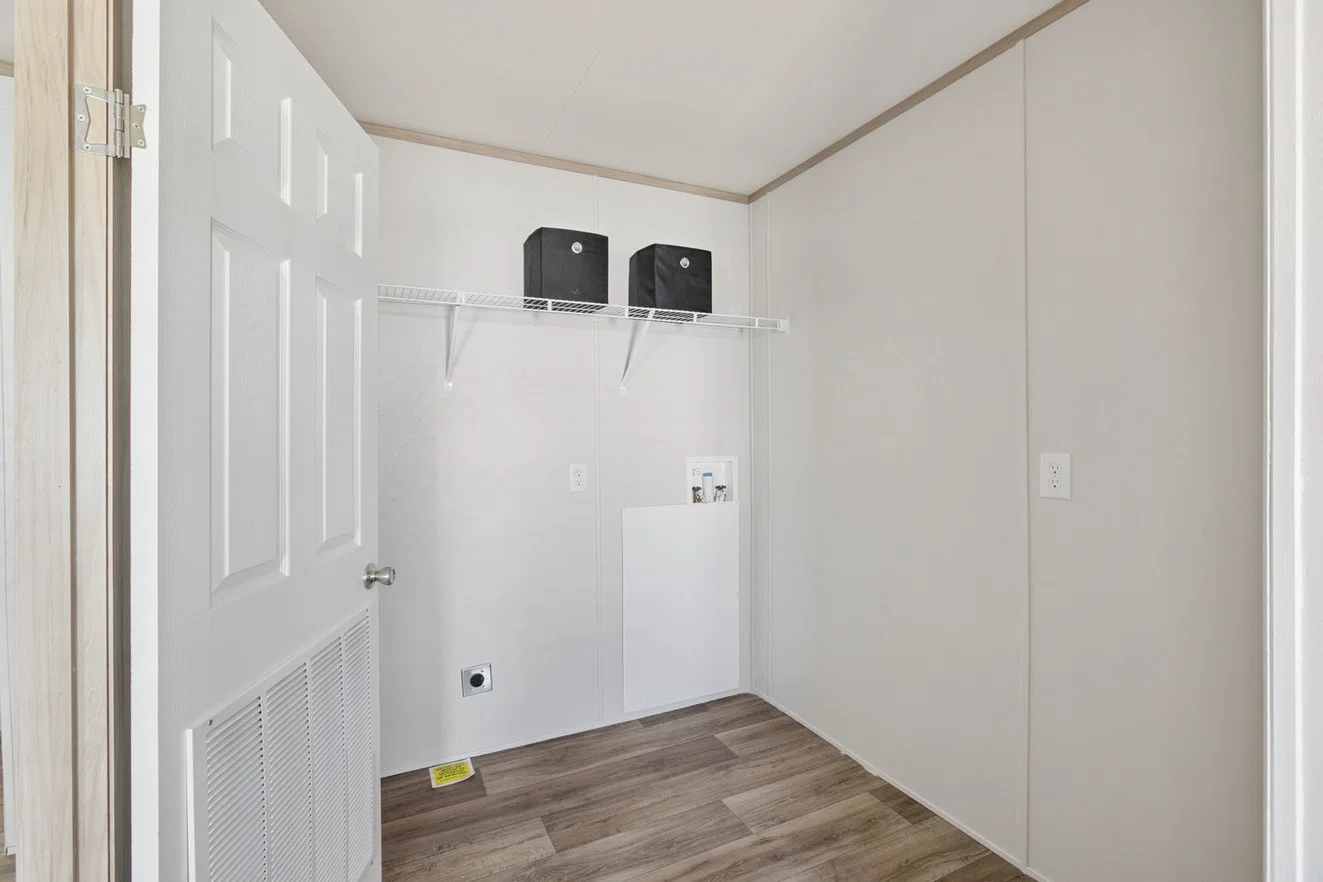 Pinnacle 28603p interior home features