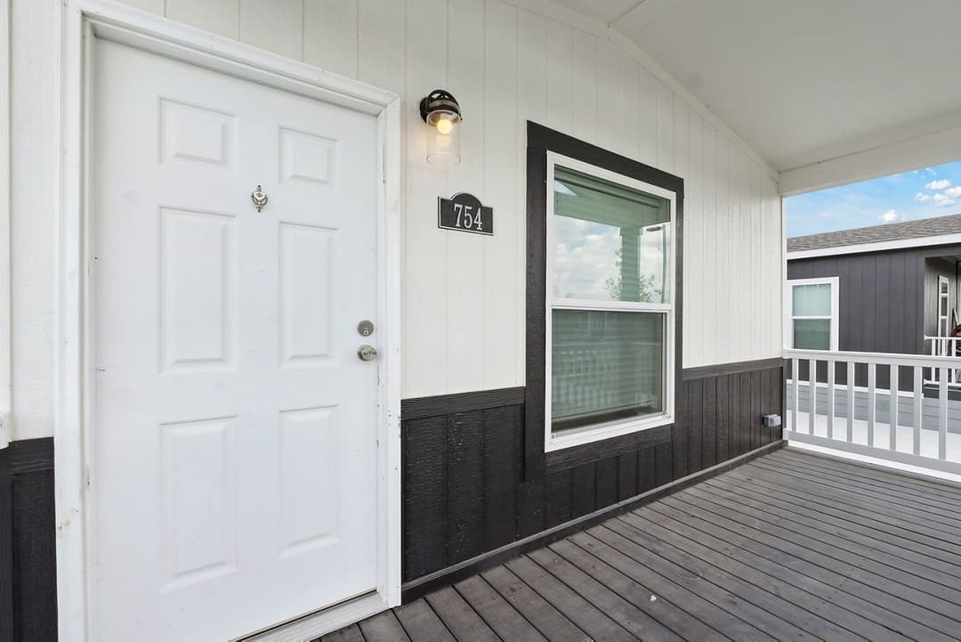 Innovation 1868h exterior home features