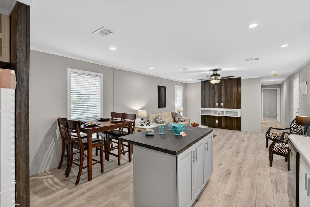 Nm1676c interior home features