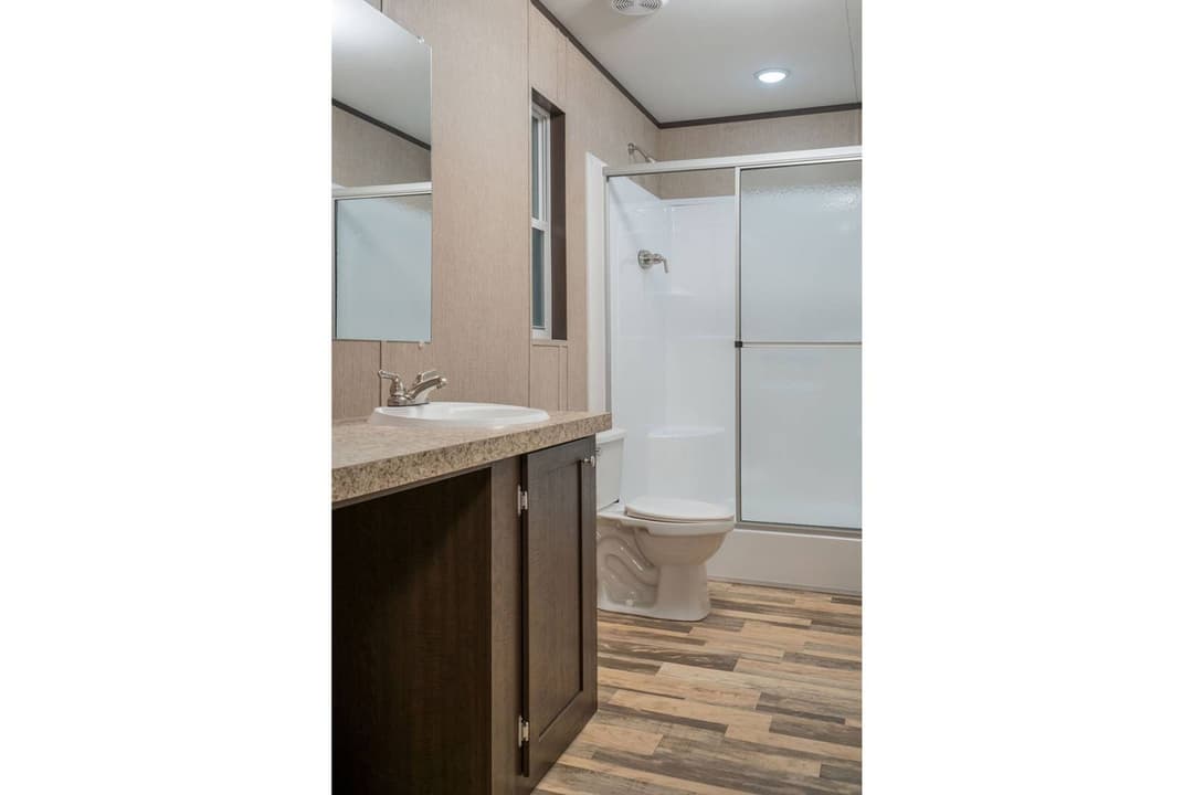 Rm2852a bathroom home features