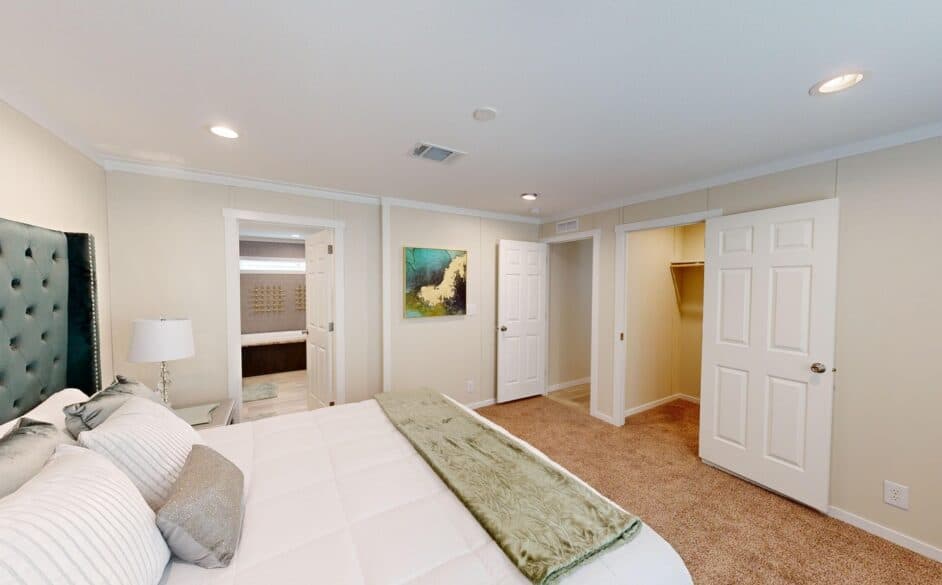 Hacienda p60s bedroom home features