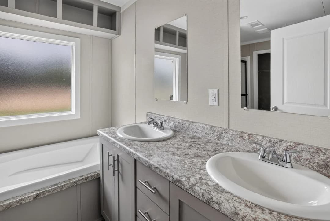Nm1676s bathroom home features