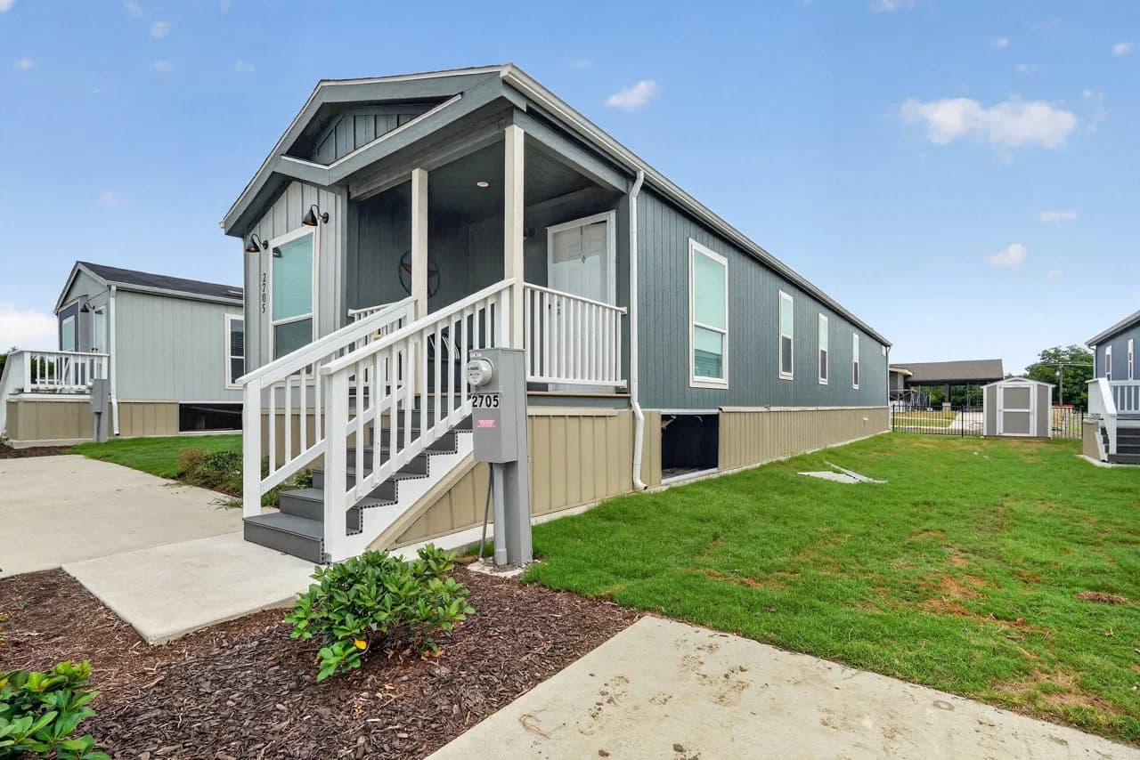 Nm2076a hero and exterior home features
