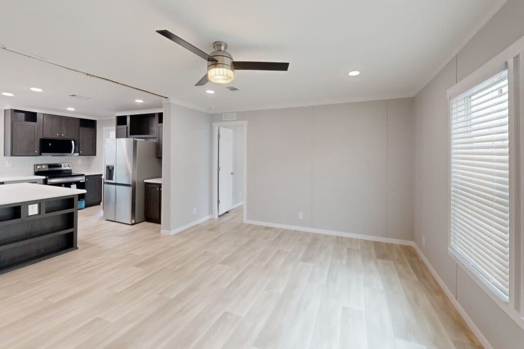 Cousteau 7652 interior home features