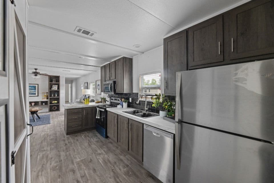 Pinnacle 16763p kitchen home features