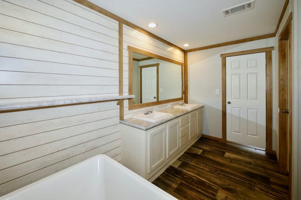 Macey 9768 bathroom home features