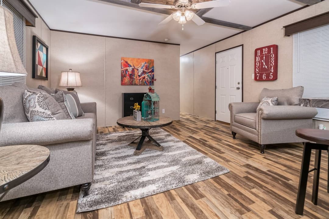 Cs1676g interior home features