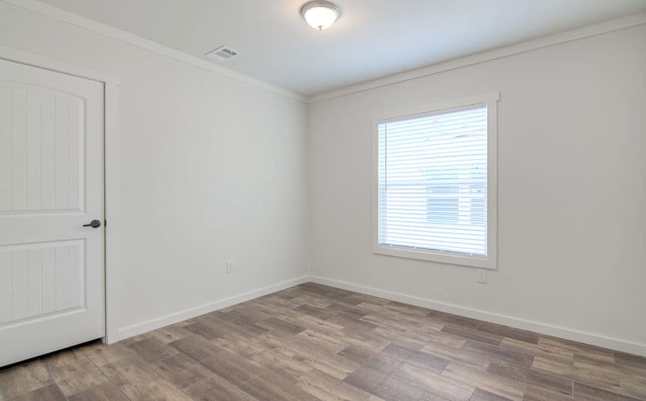 Pearl 6380 bedroom home features