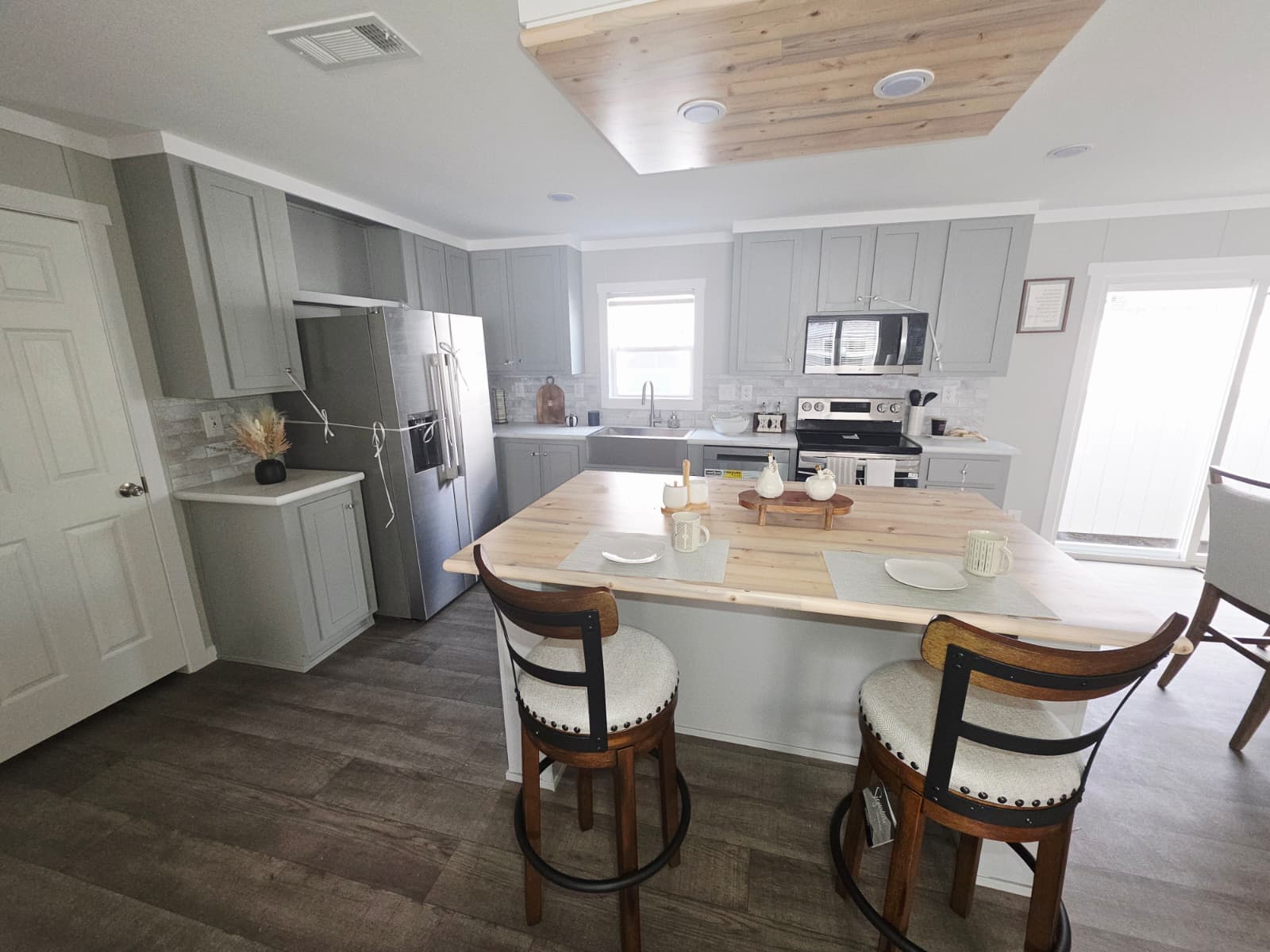 Scorpio 9469 kitchen home features
