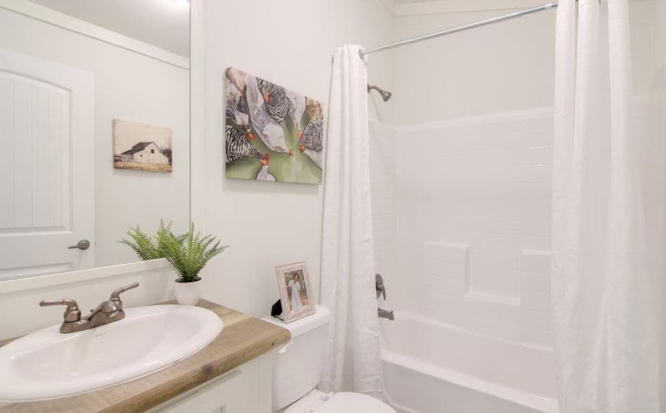 Opal 5663 bathroom home features