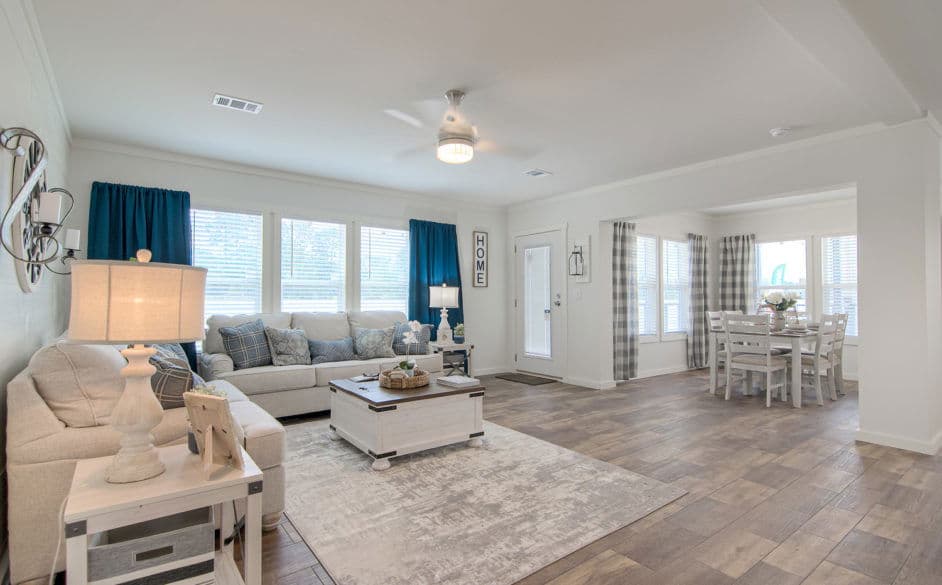 Pearl 6380 interior home features