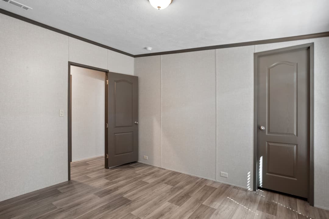 Classic c-3252-32d bedroom home features