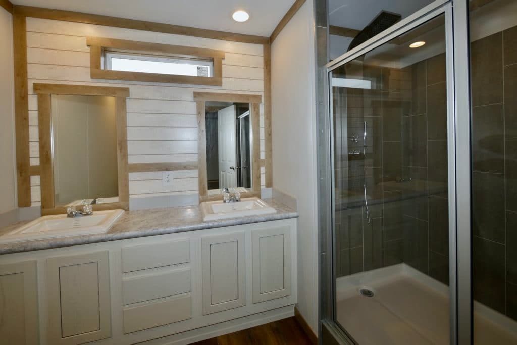 Isabel 9676 bathroom home features