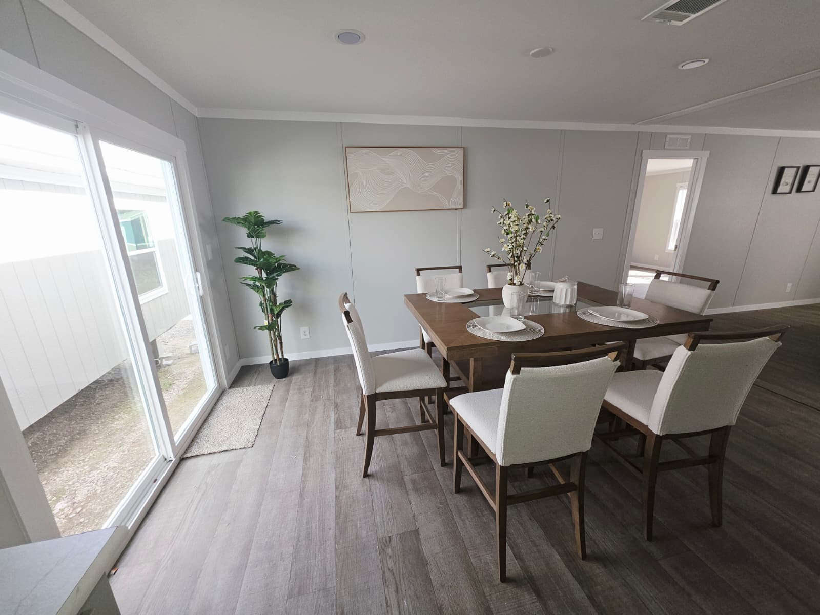 Scorpio 9469 interior home features
