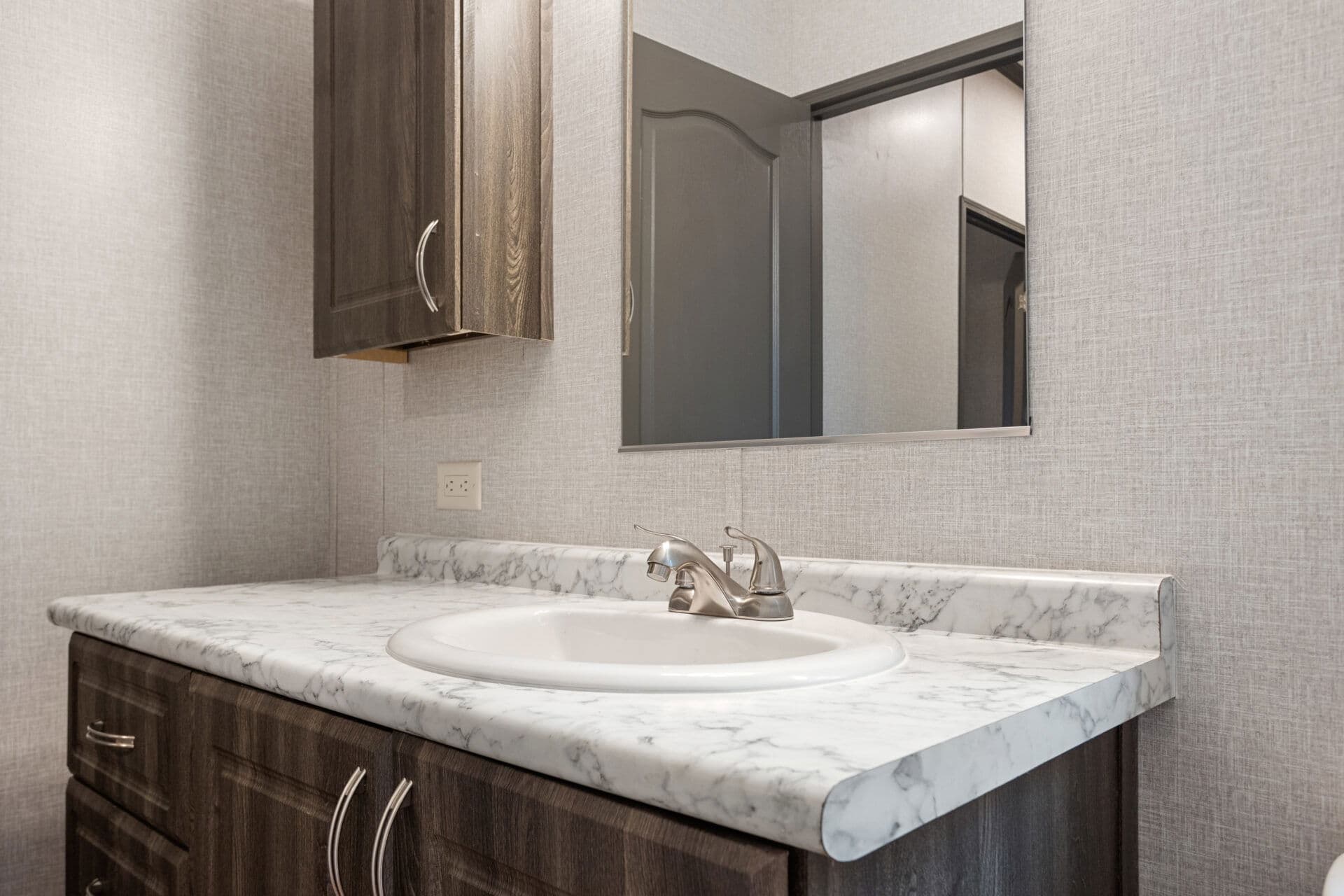 Classic c-3252-32d bathroom home features