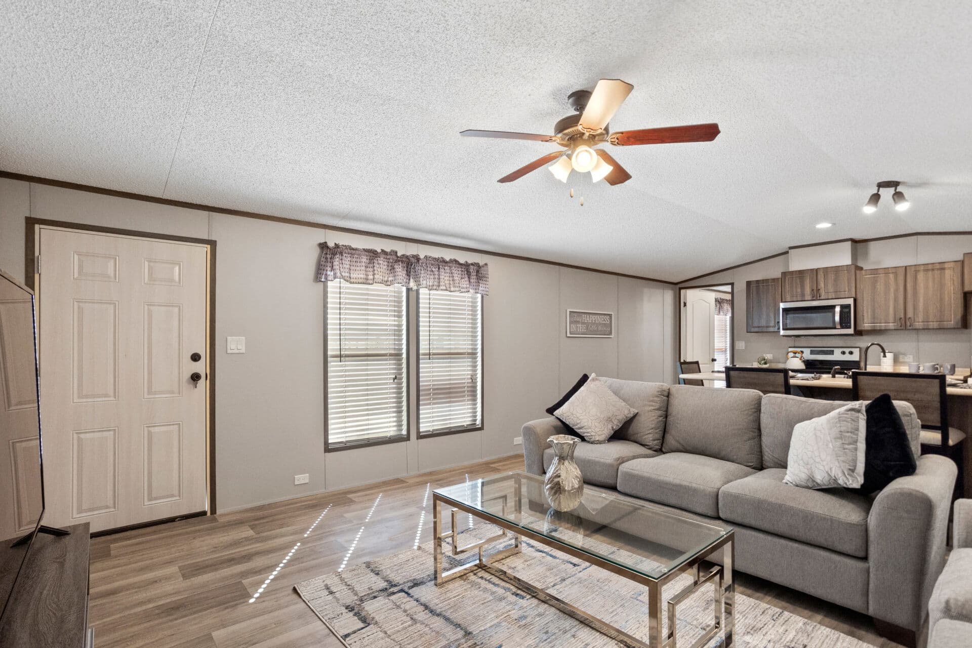 Classic c-1672-32c interior home features