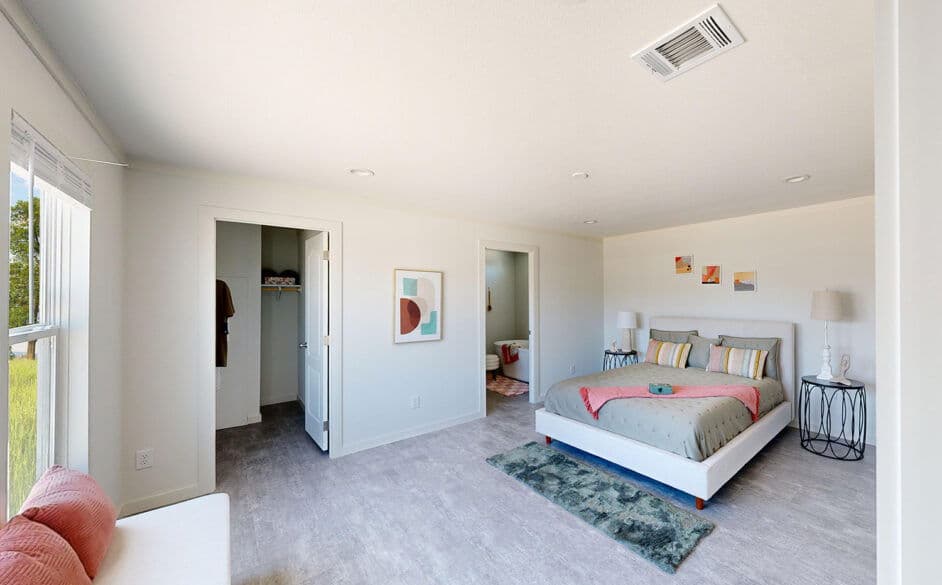 Tiffany j76k bedroom home features