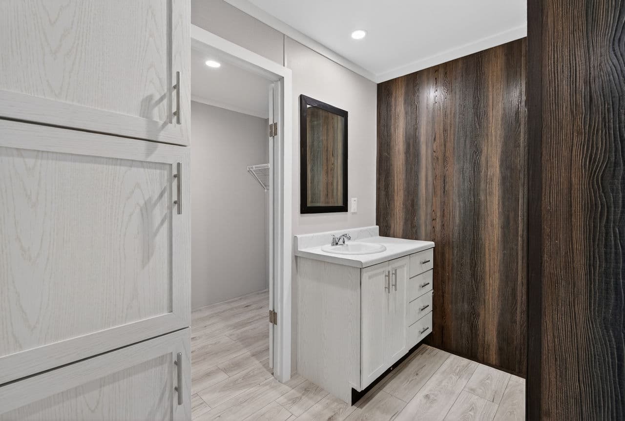 Nm1676c bathroom home features