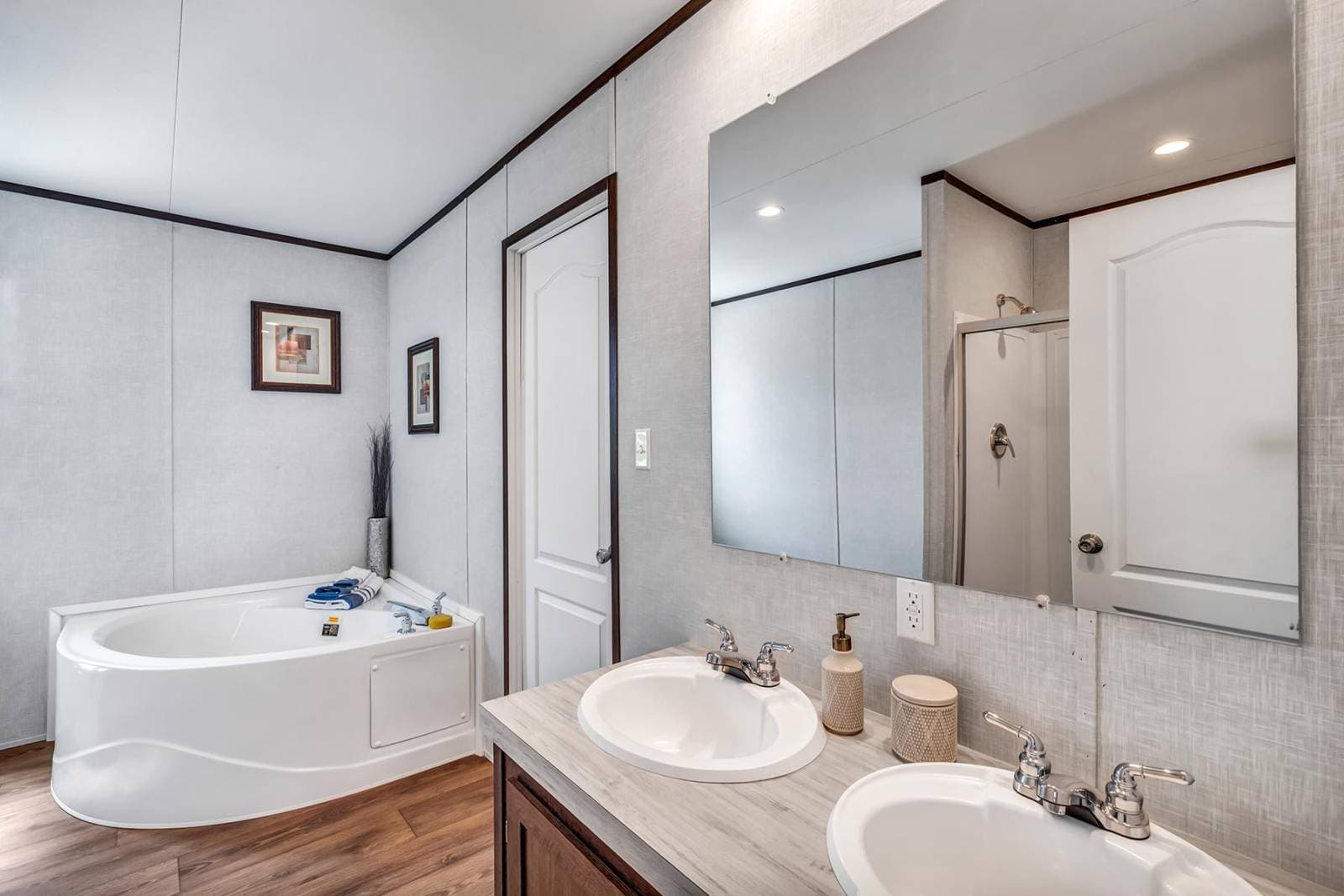 Rm2856b bathroom home features