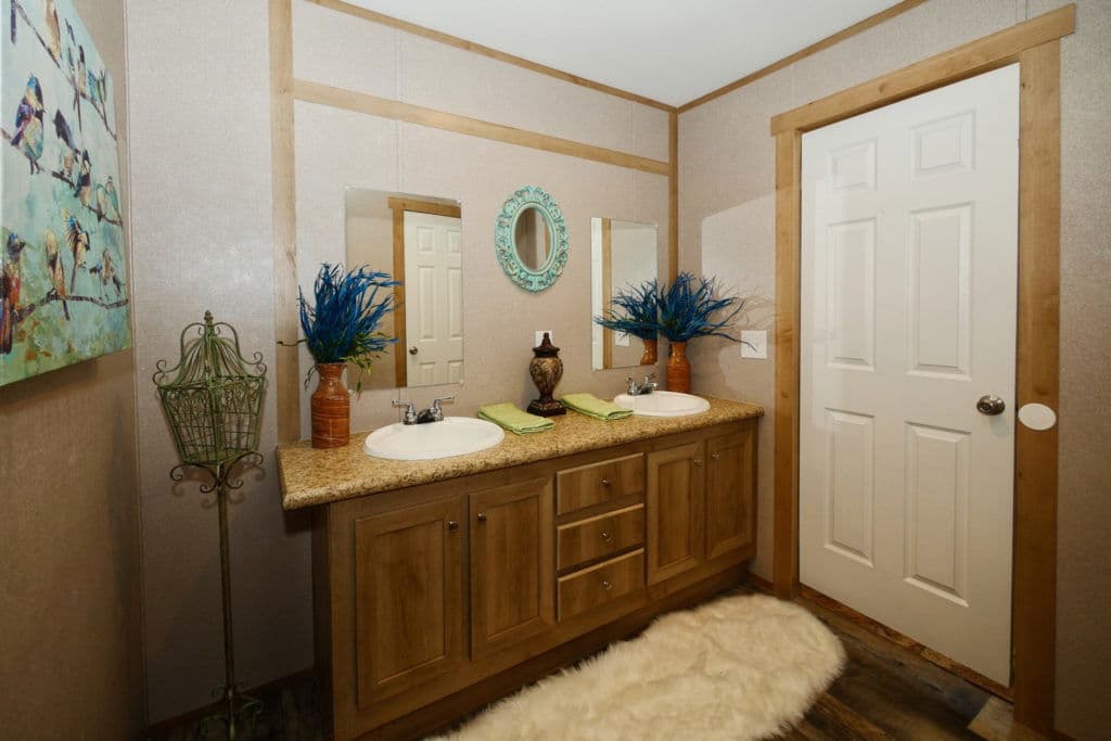 Taurus 9366 bathroom home features