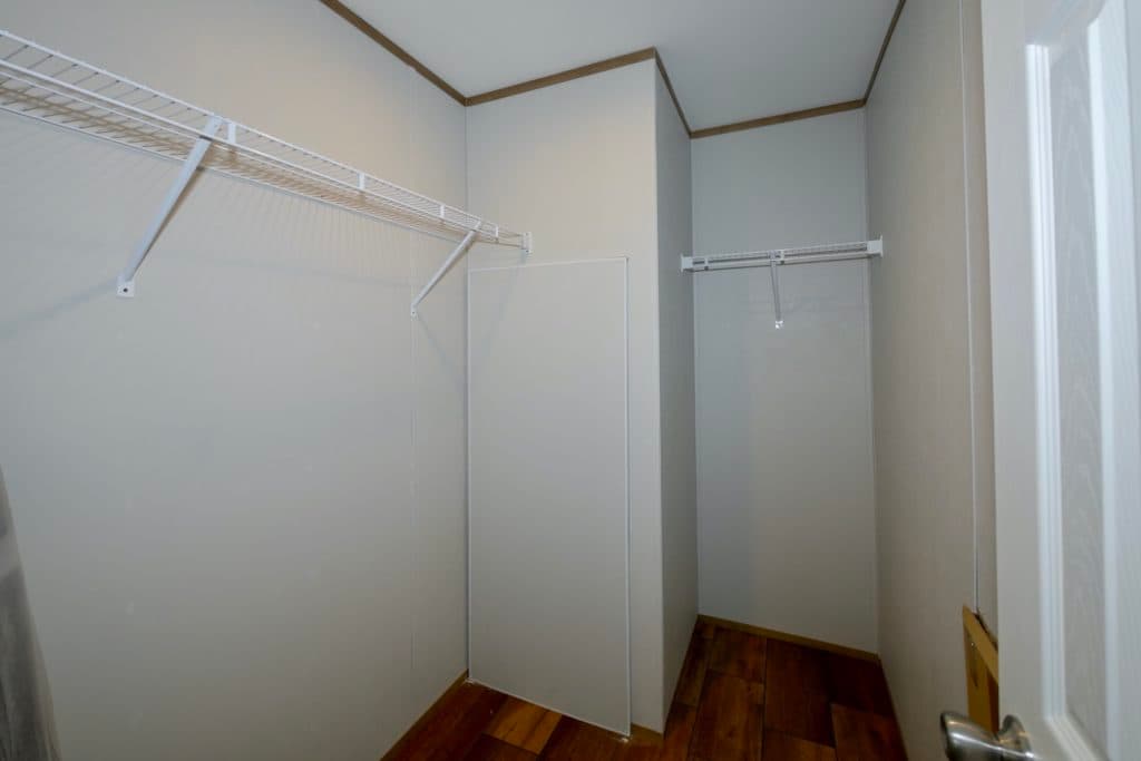 Isabel 9676 interior home features