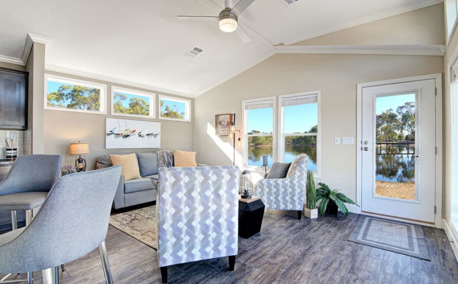 Eagle j56fp8 interior home features