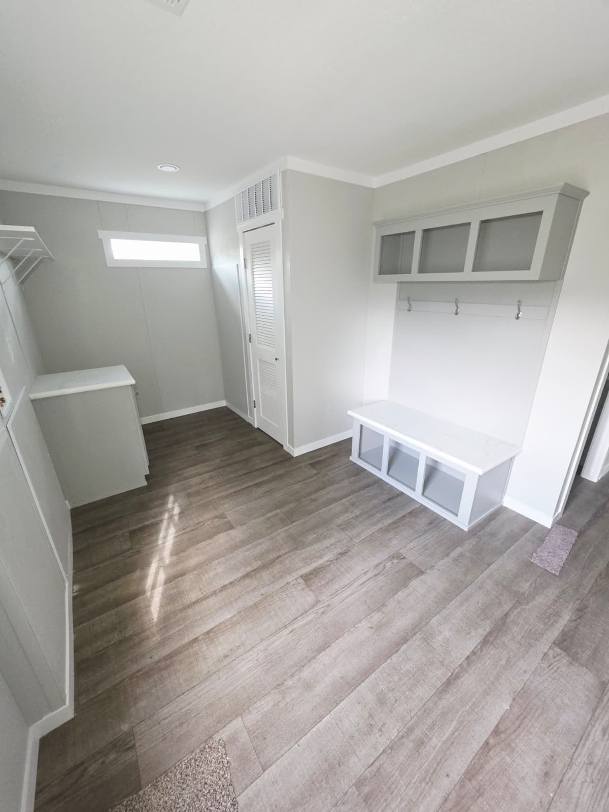Scorpio 9469 interior home features