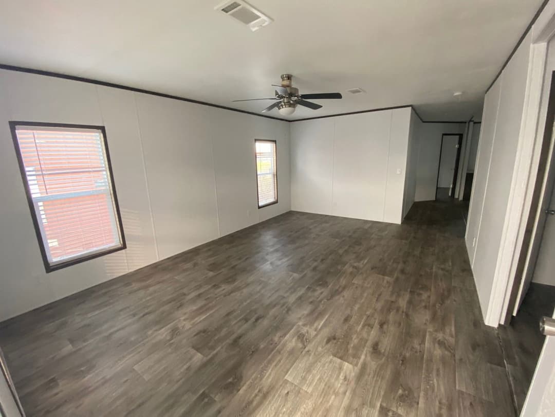 Pinnacle 28523f interior home features