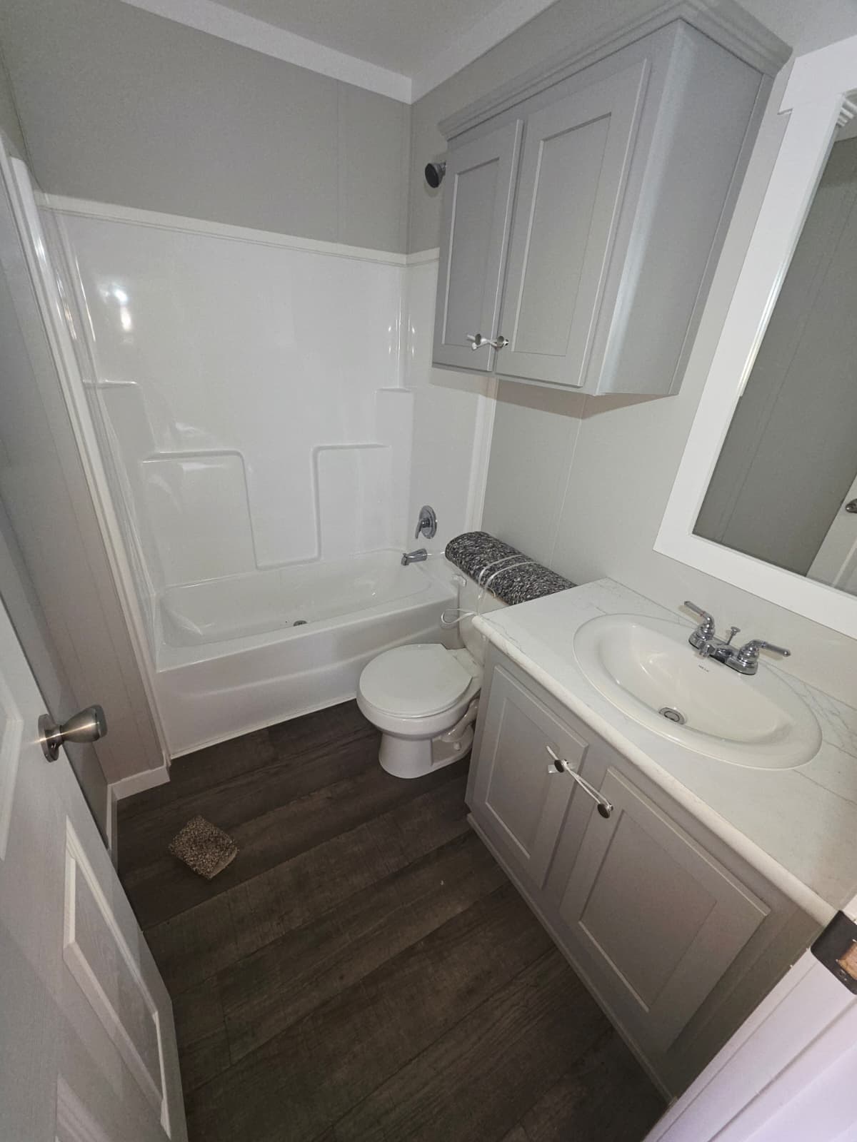 Scorpio 9469 bathroom home features