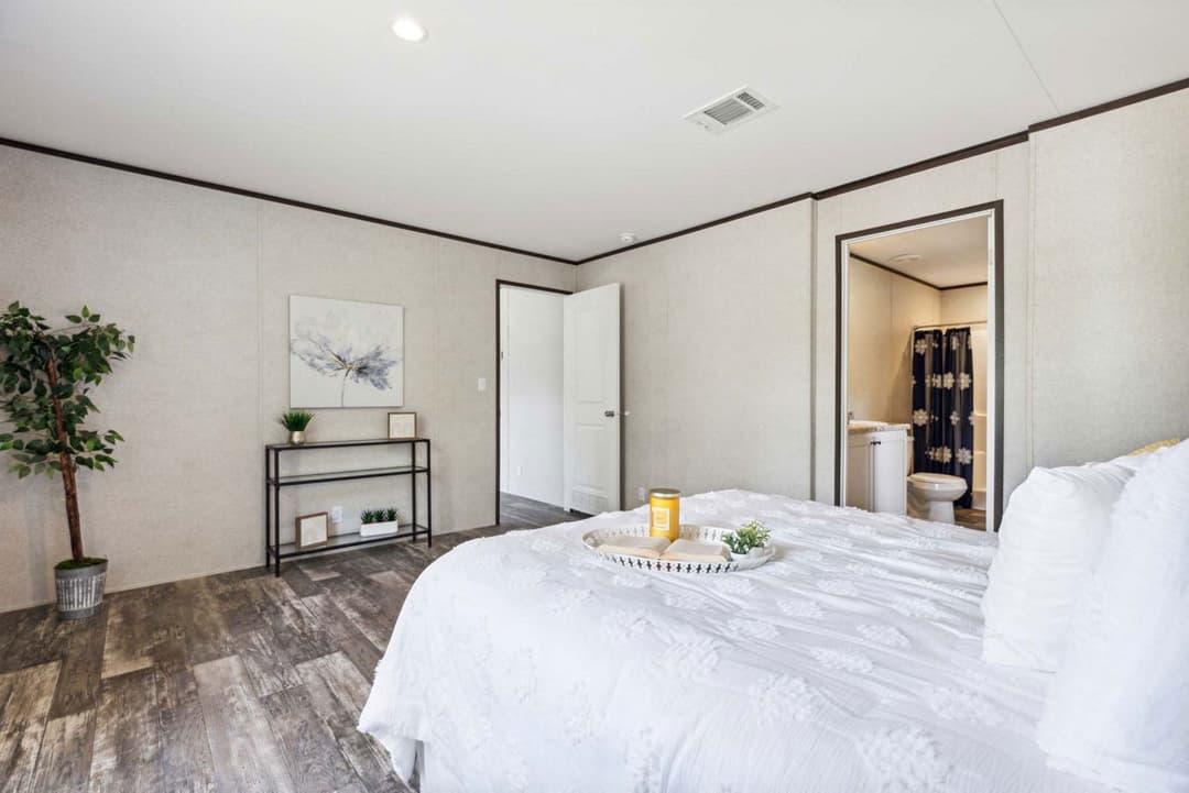 Prime 2856h32p01 bedroom home features