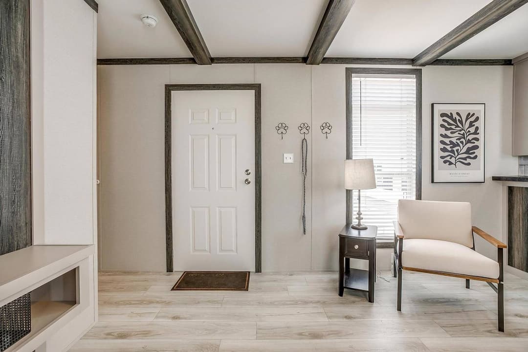 Cs1676h interior home features