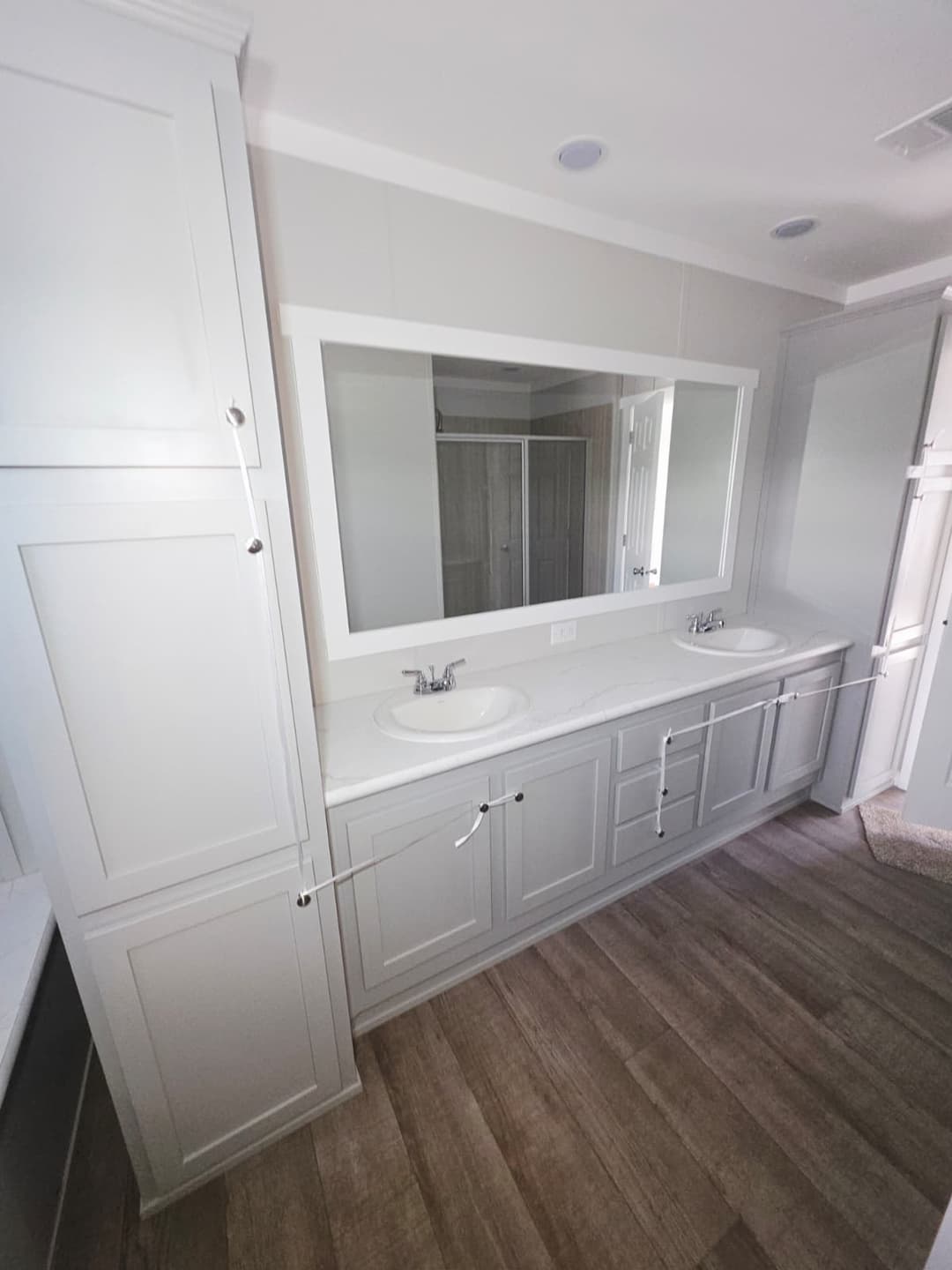Scorpio 9469 interior home features