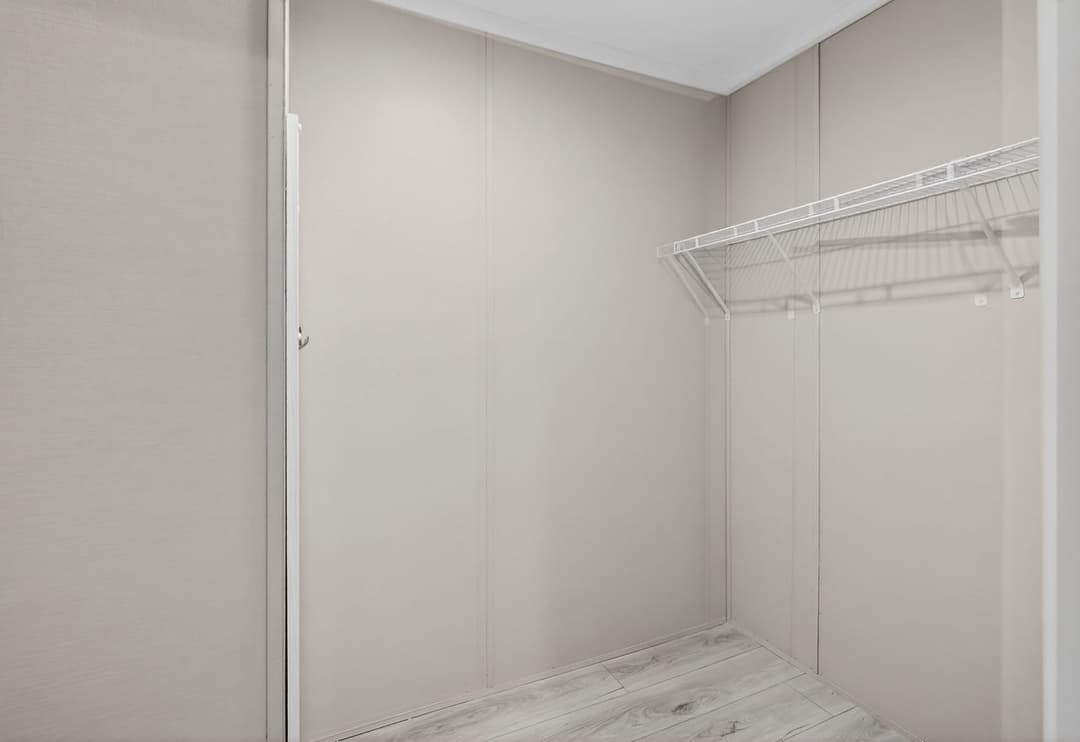 Nm1676c interior home features