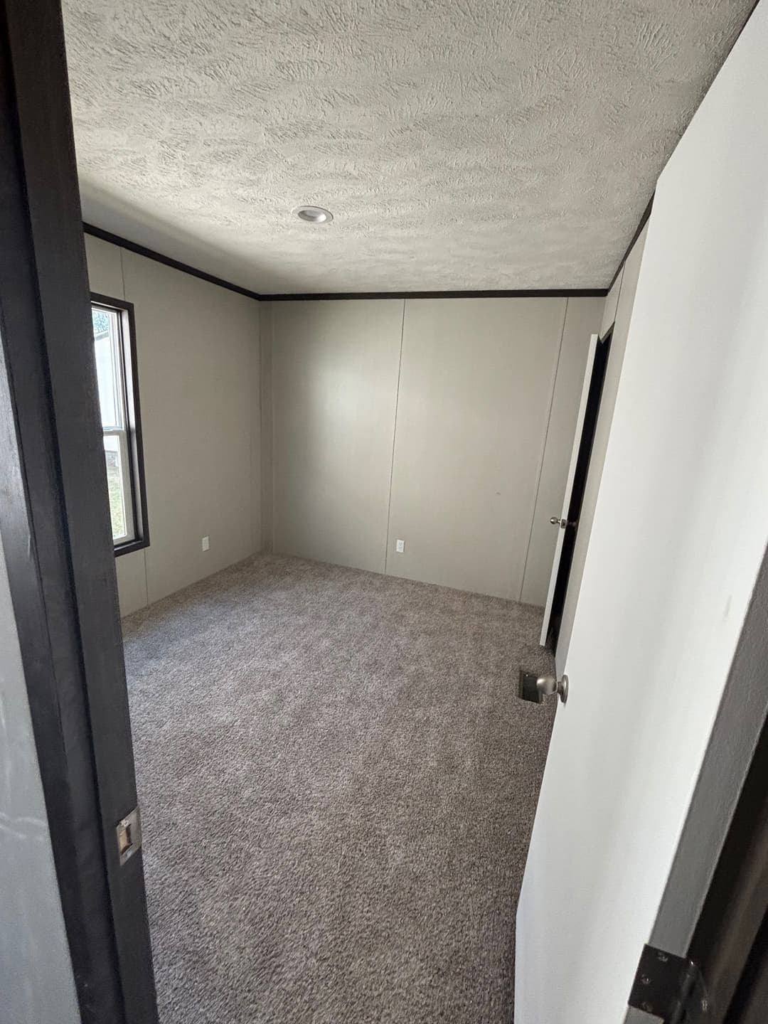 Balance (clearance) interior home features