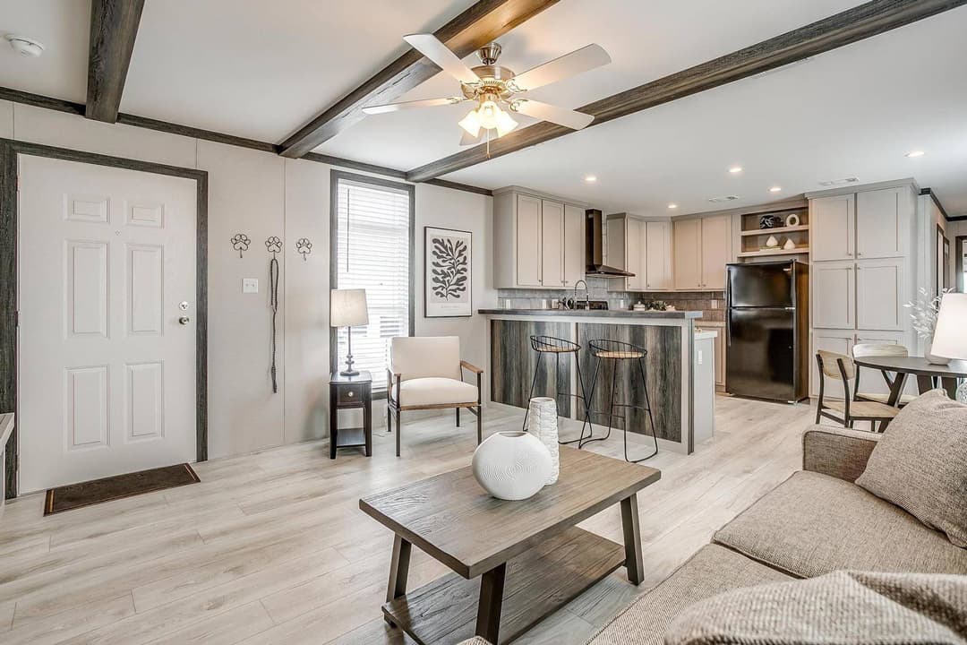 Cs1676h interior home features