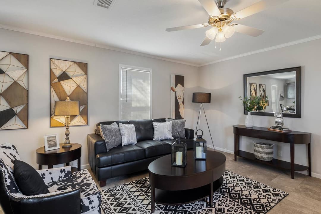 Cs1676c interior home features