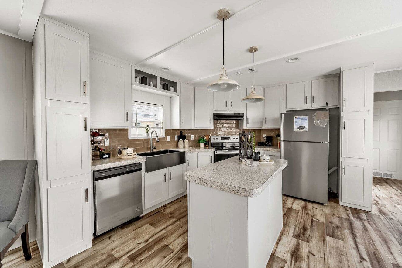 Pinnacle 16763l kitchen home features