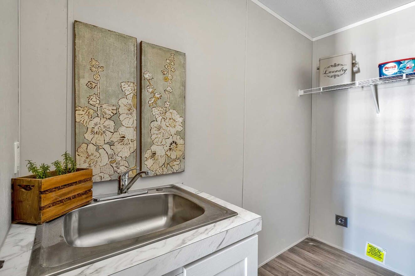 Pinnacle 16763a interior home features