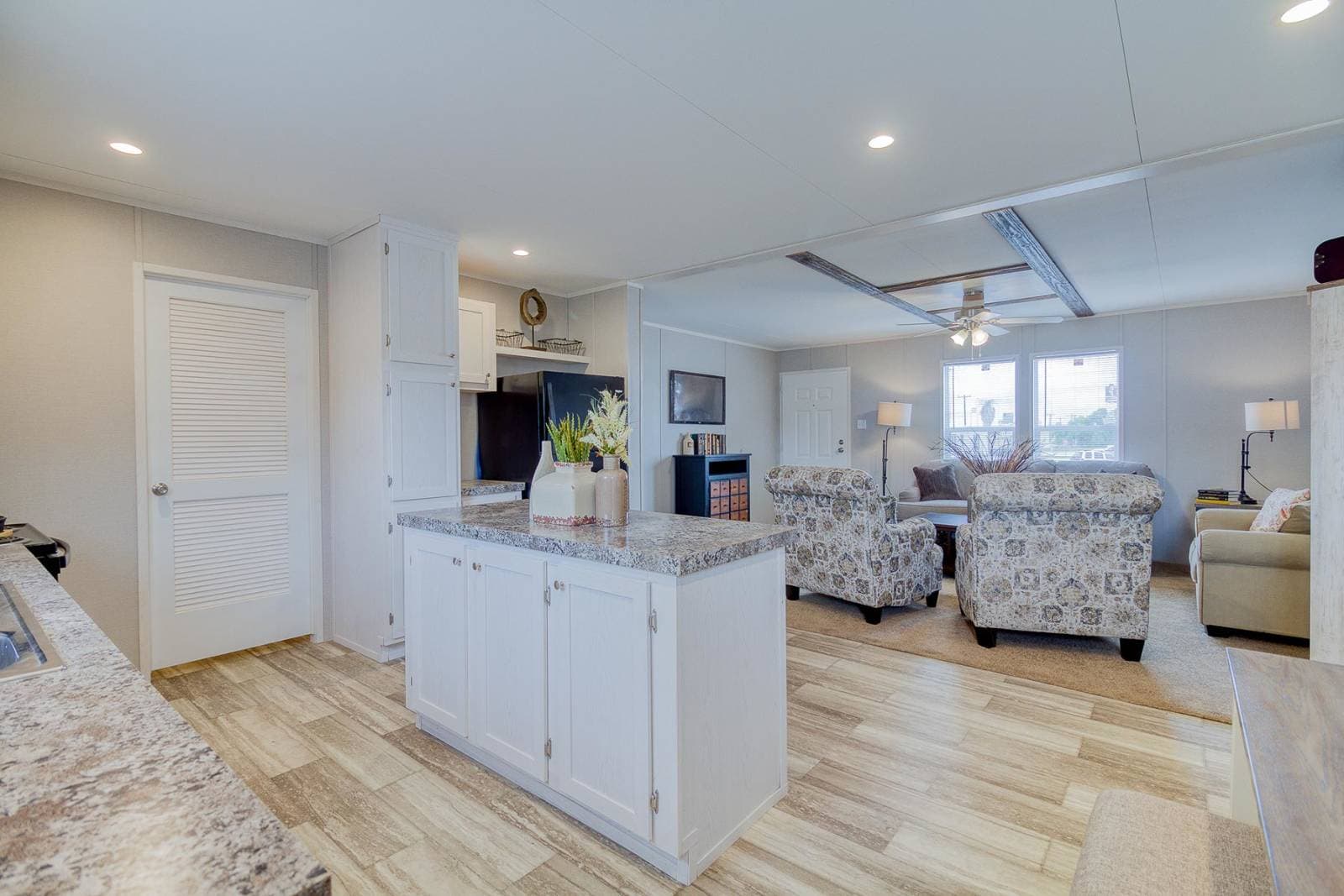 Rm2848a kitchen home features