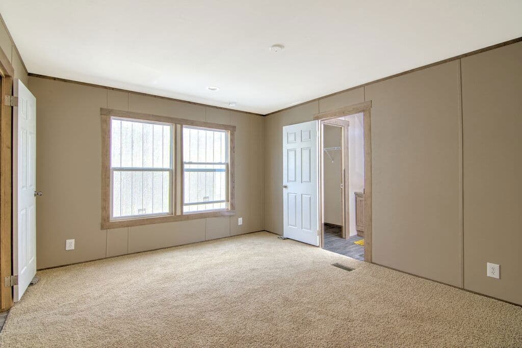 Carina 9270 bedroom home features