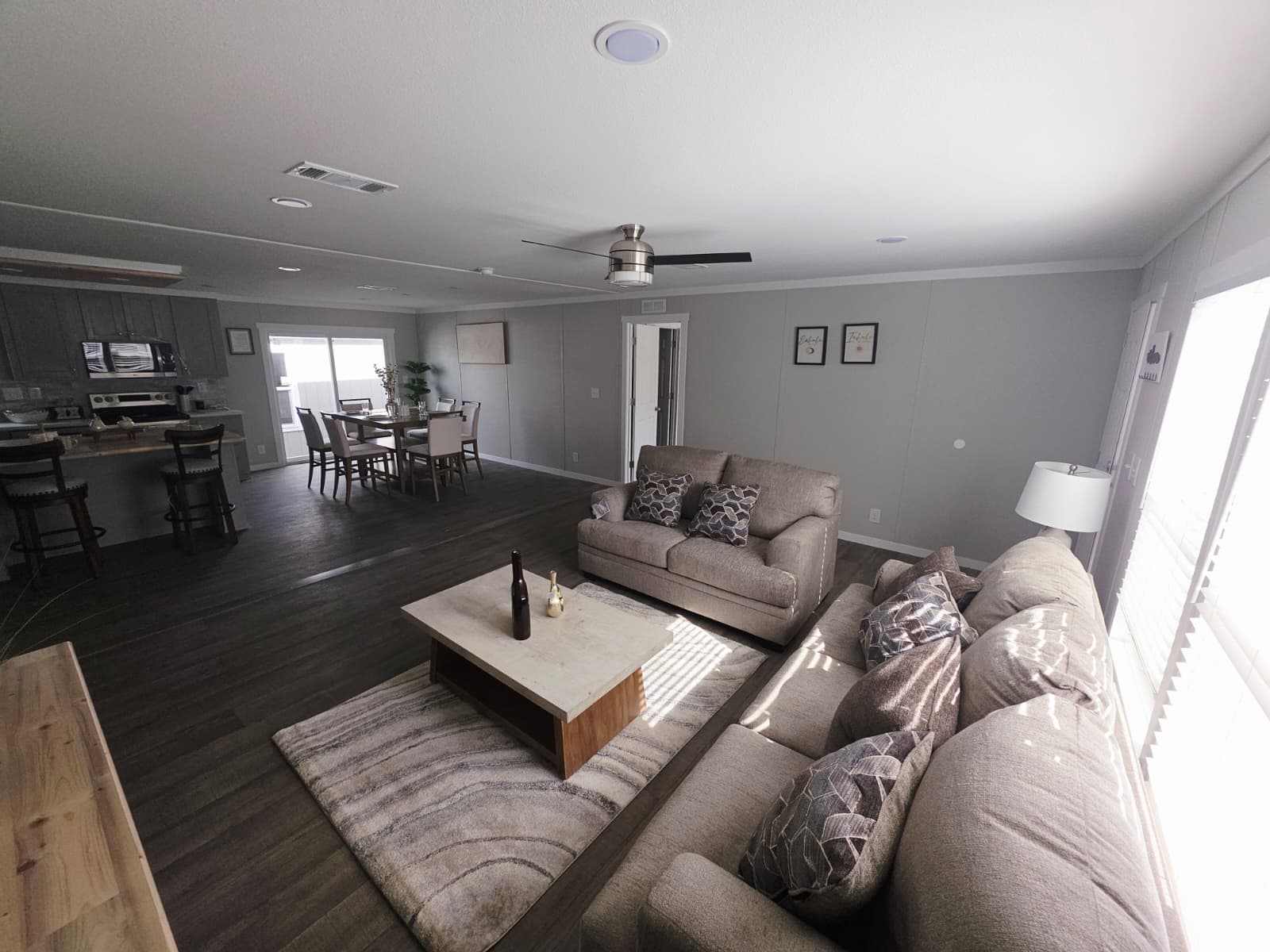 Scorpio 9469 interior home features