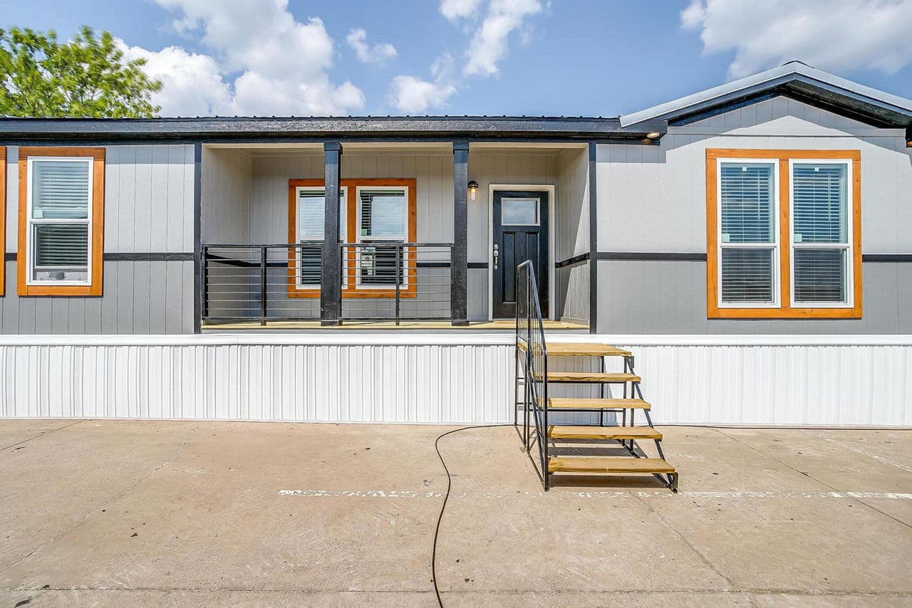 Innovation 2860h hero, elevation, and exterior home features