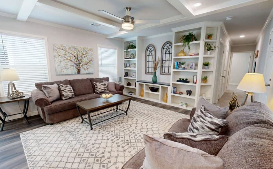 Gold spur 5616 interior home features