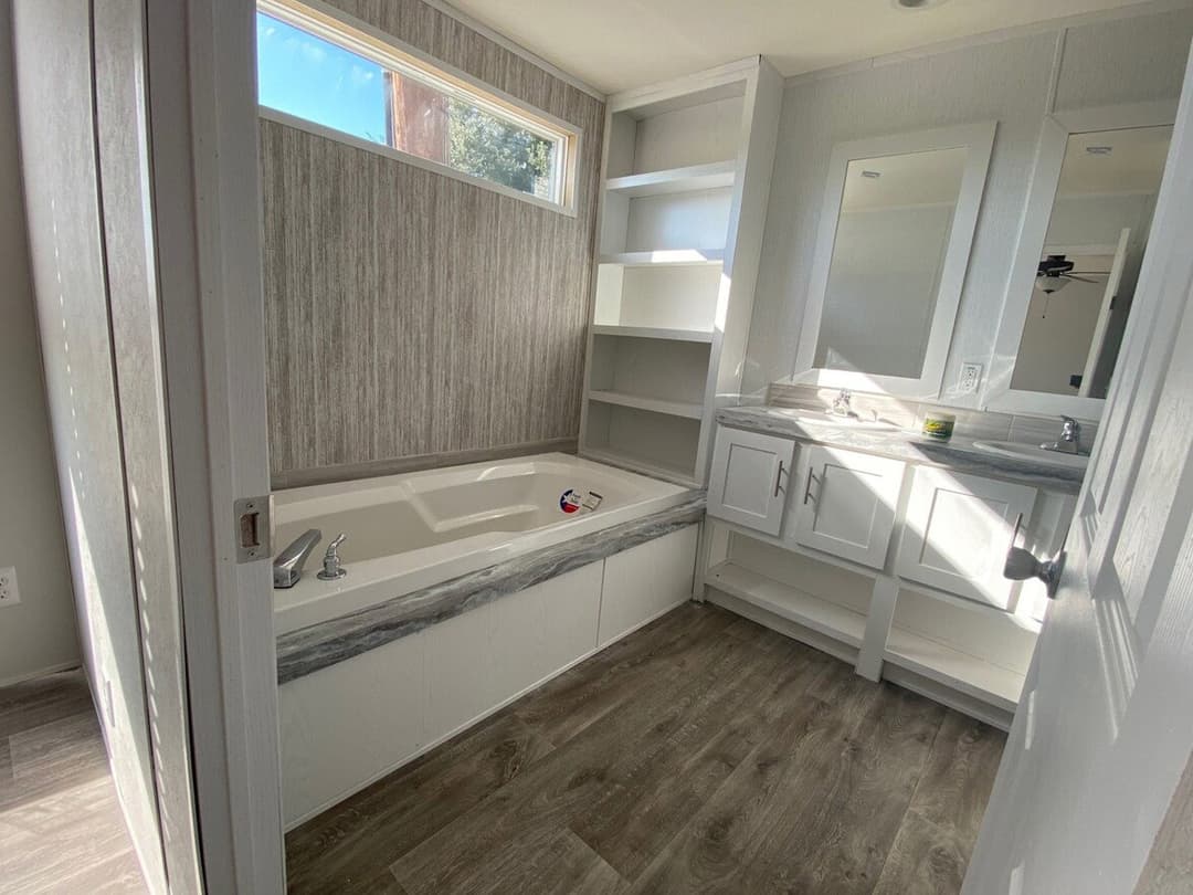 Pinnacle 18763p bathroom home features